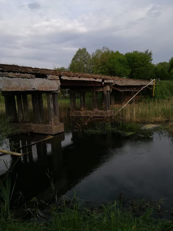 У Макарівському районі обвалився міст: пошкоджено газопровід (ФОТО)