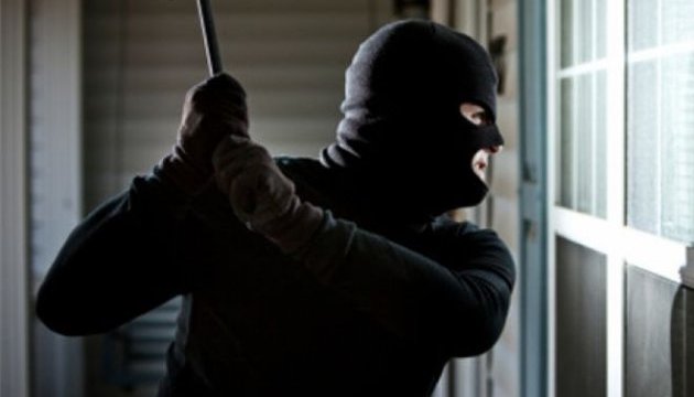 У смт Глеваха зловмисники пограбували приватний будинок