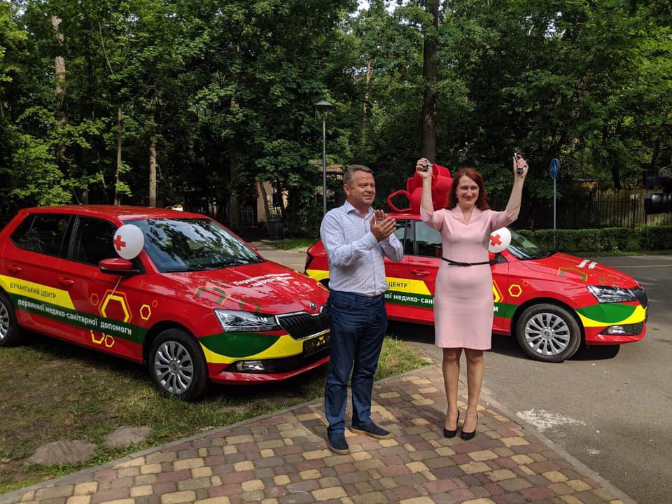 У Бучі лікарі до професійного свята отримали два автомобілі (ФОТО)