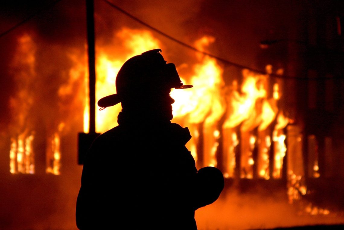 У Володарці в пожежі ледь не загинуло двоє п’яних чоловіків