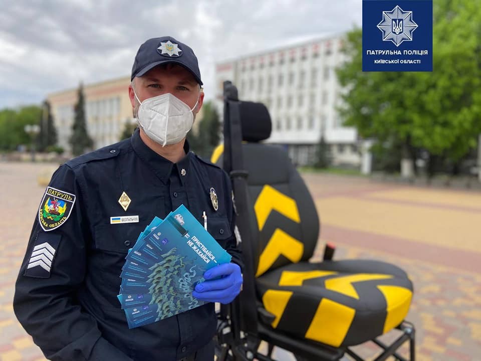 "Пристібайся — не жахайся": патрульні провели акцію в Борисполі (ФОТО)