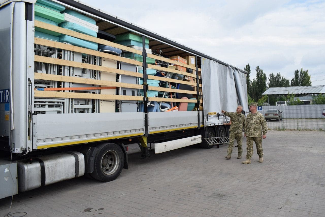 Ініціатива "Допомога Схід" за сприяння Генштабу доставила в район проведення ООС "гуманітарку" на суму майже 11 млн грн