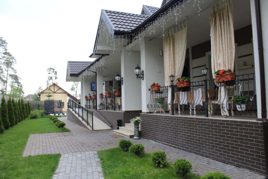 Під Вишгородом горів ресторан "Боровик" (ФОТО)