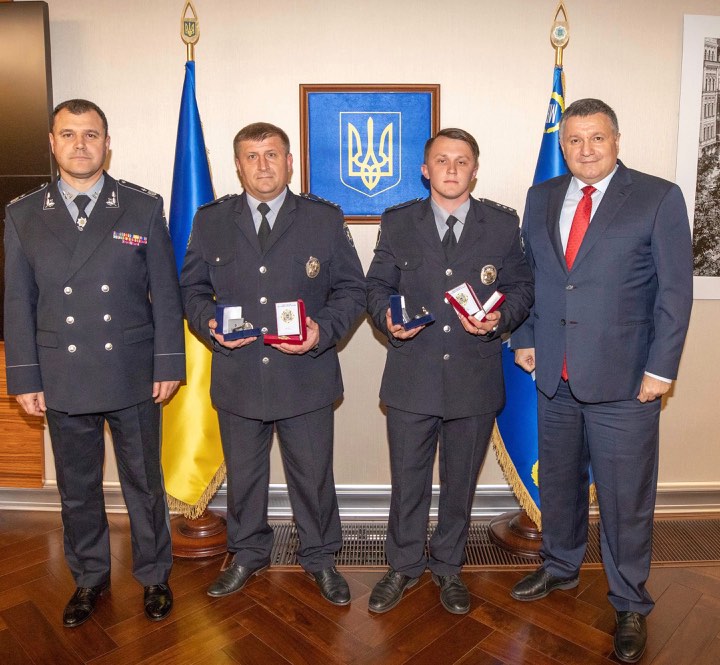 Аваков нагородив начальника Ірпінської поліції Петренка за знайдене немовля
