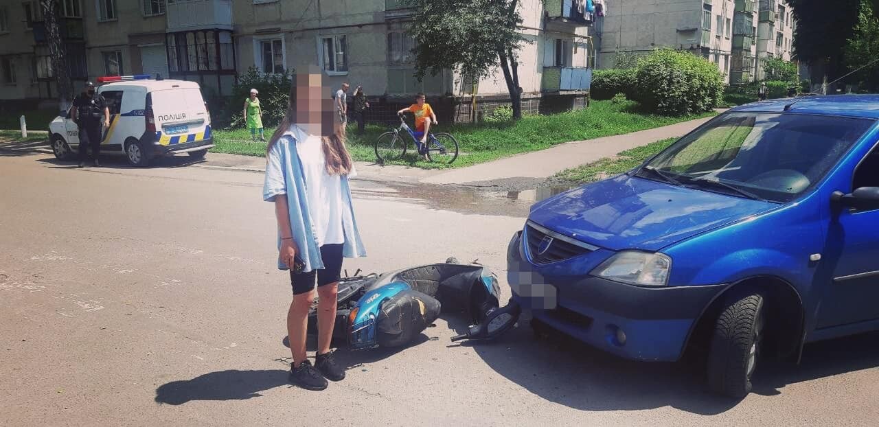 В Узині двоє неповнолітніх дівчат на моторолері потрапили в ДТП (ФОТО)