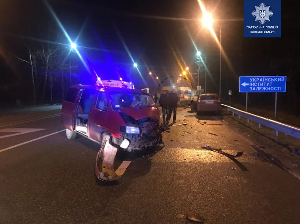 У Києво-Святошинському районі п’ятеро пасажирів постраждали в ДТП за участю мікроавтобуса (ФОТО)