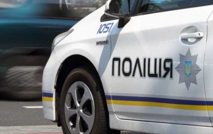 На трасі під Києвом патрульні виявили жінку без свідомості