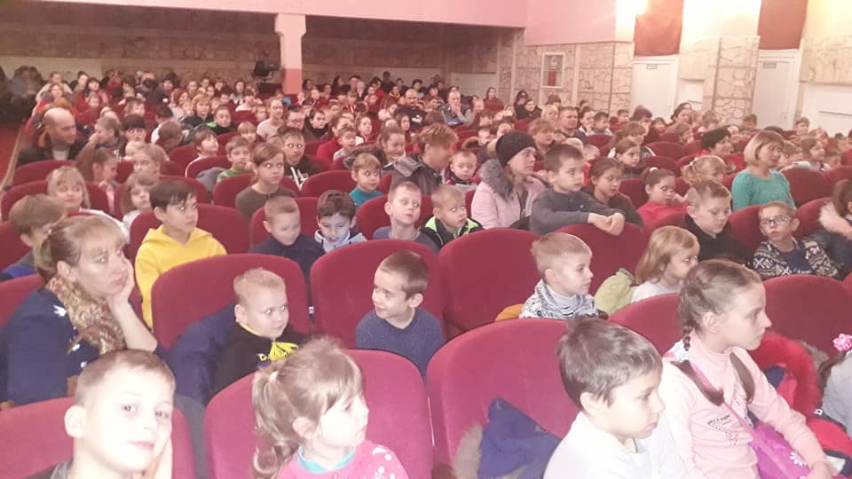 У Ставищі організували виставу для переможців дитячого конкурсу "Ранкова зірка" (ФОТО)