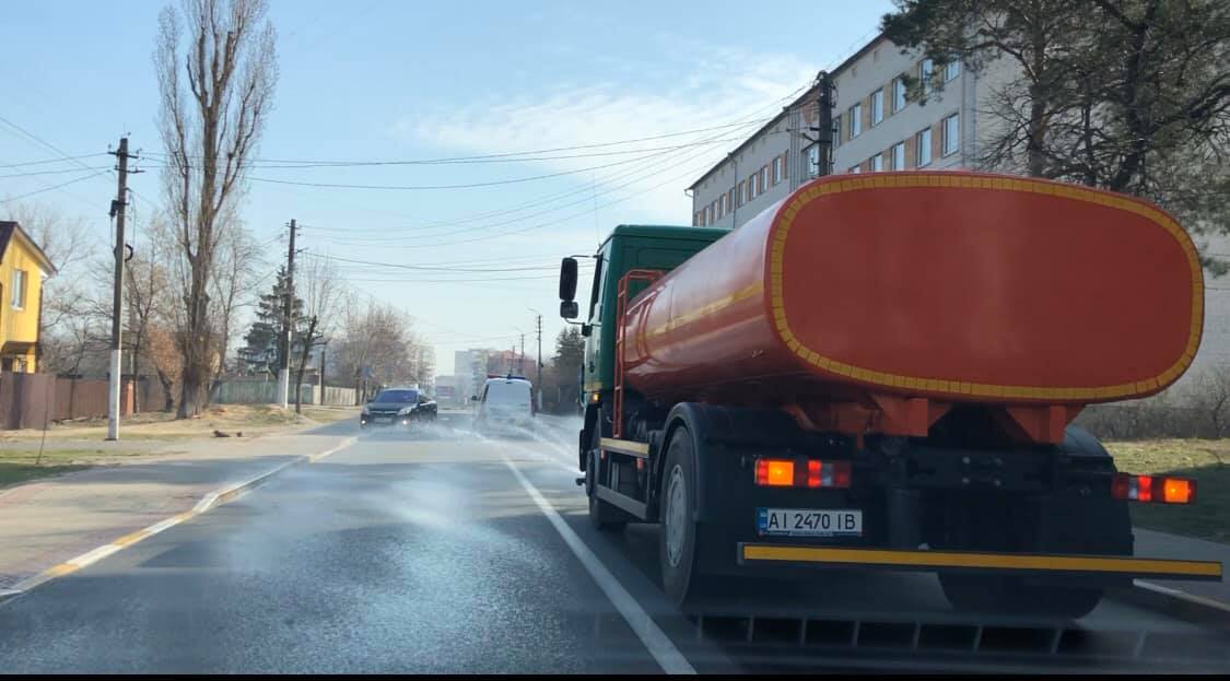 Коронавірус: в Ірпені почали дезінфікувати вулиці міста (ВІДЕО)