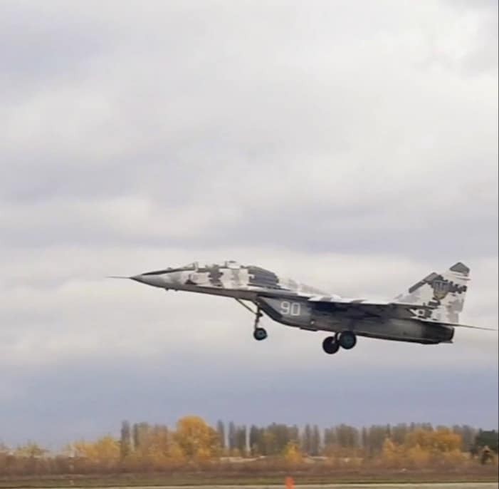 У Василькові авіатори 40 БрТА провели льотну зміну в складних метеоумовах (ФОТО)
