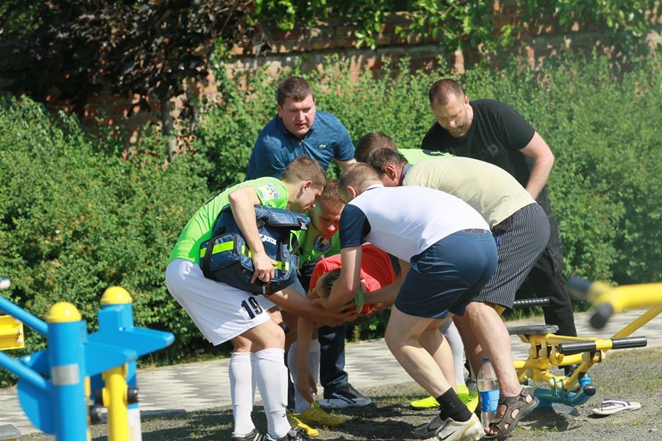 В Ірпені атовці врятували підлітка (ФОТО)