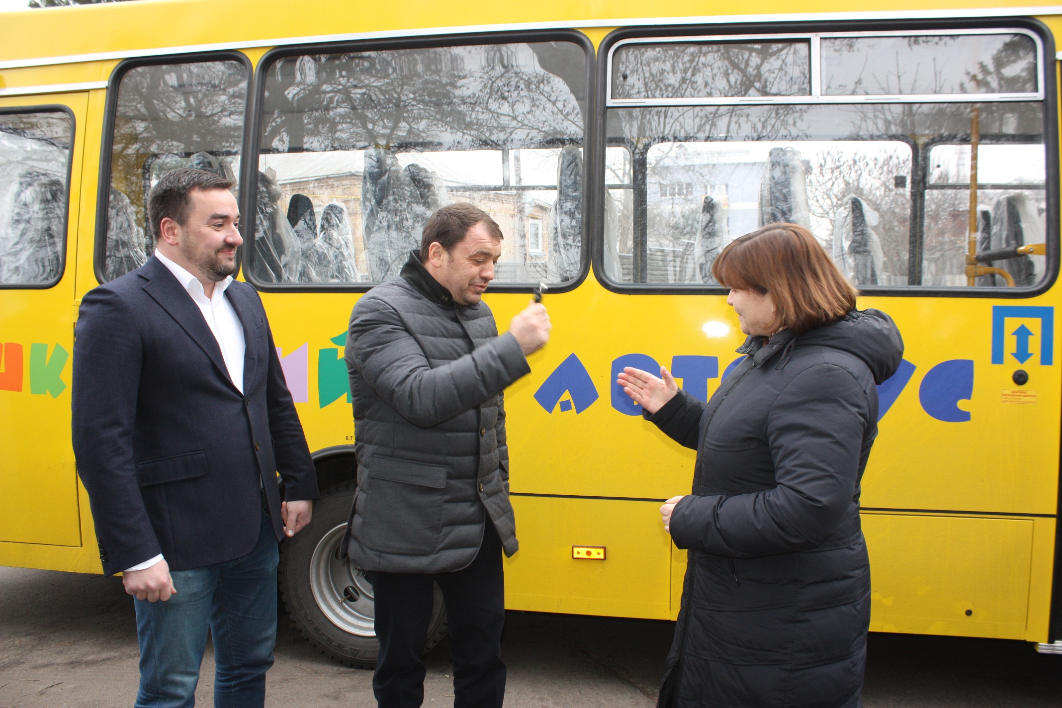 Для учнів чотирьох сіл Бориспільського району купили автобус за два млн грн