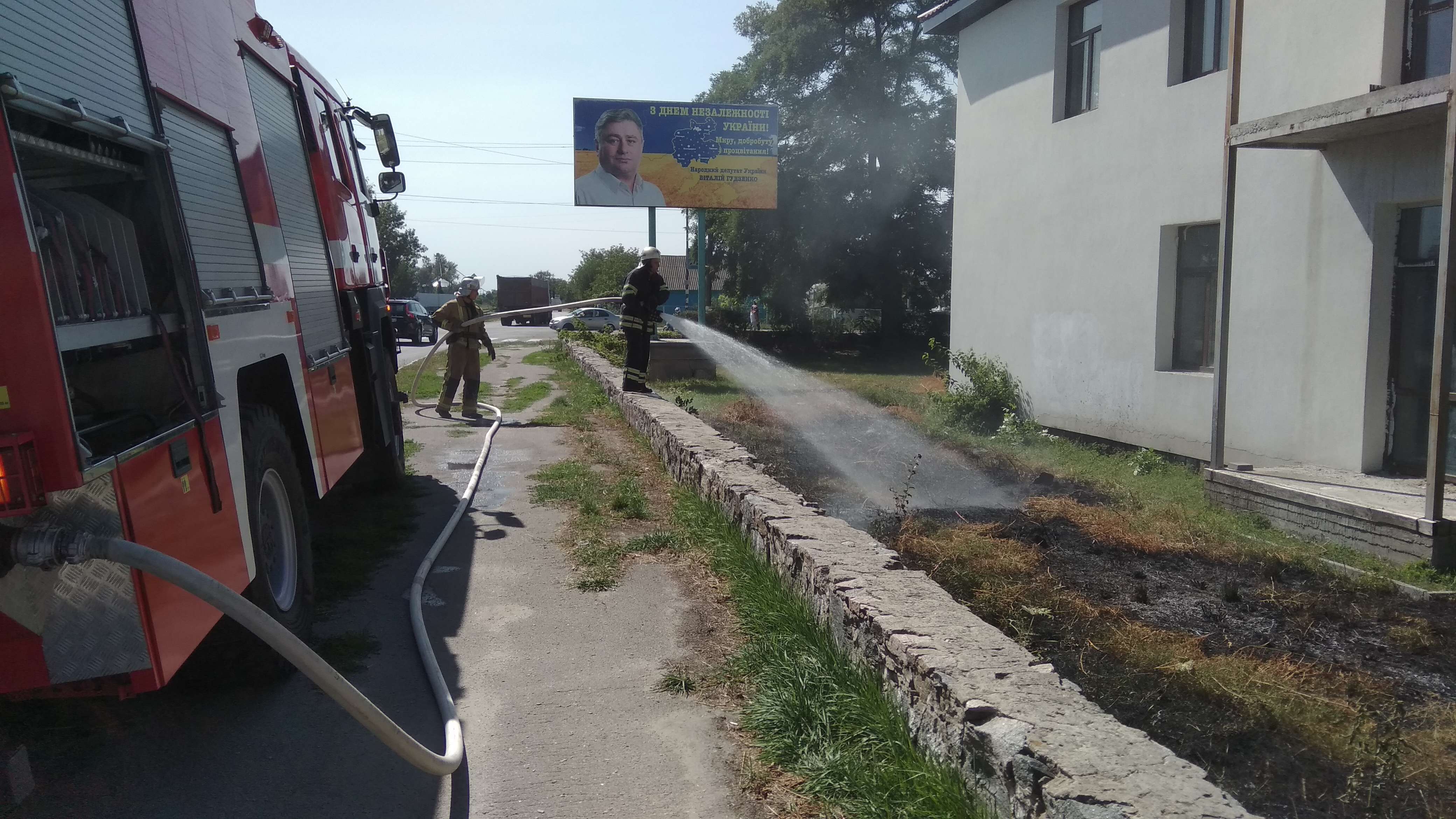 Рятувальники в Узині ліквідували пожежу (ФОТО)