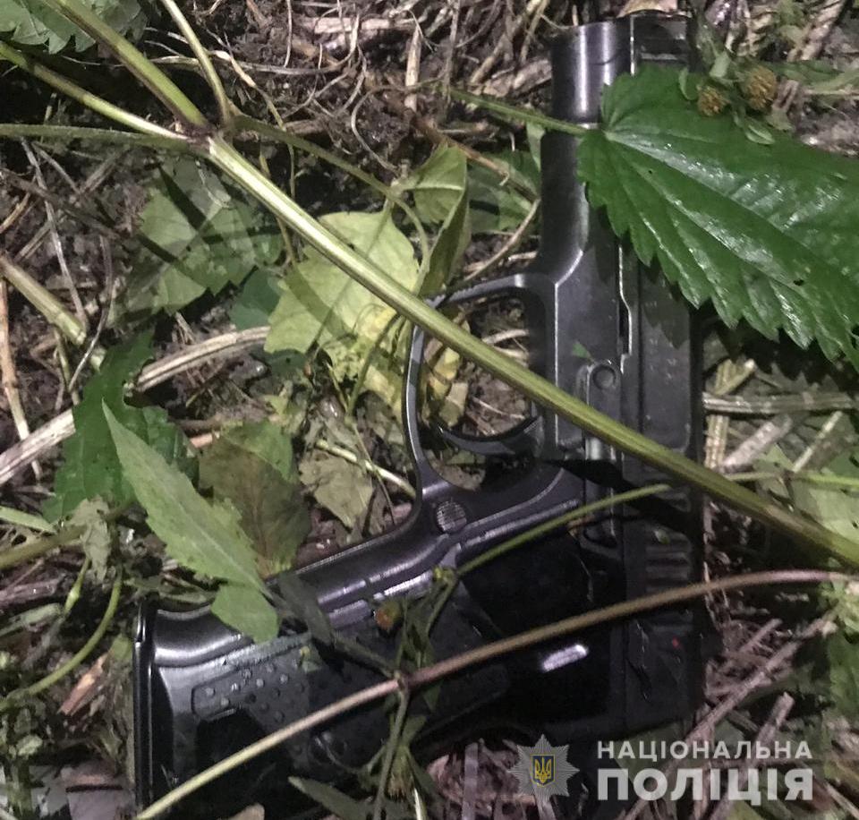 У Києво-Святошинському районі сімейний конфлікт закінчився стріляниною (ФОТО)
