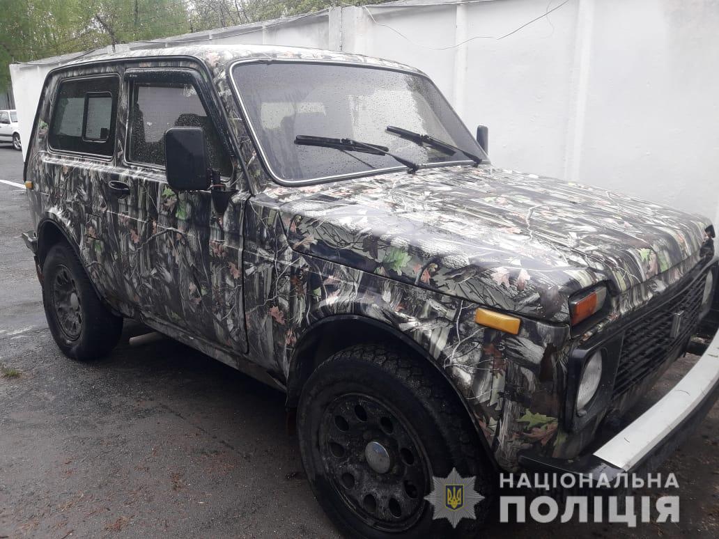 На Київщині жінка ледь не відкусила палець поліцейському