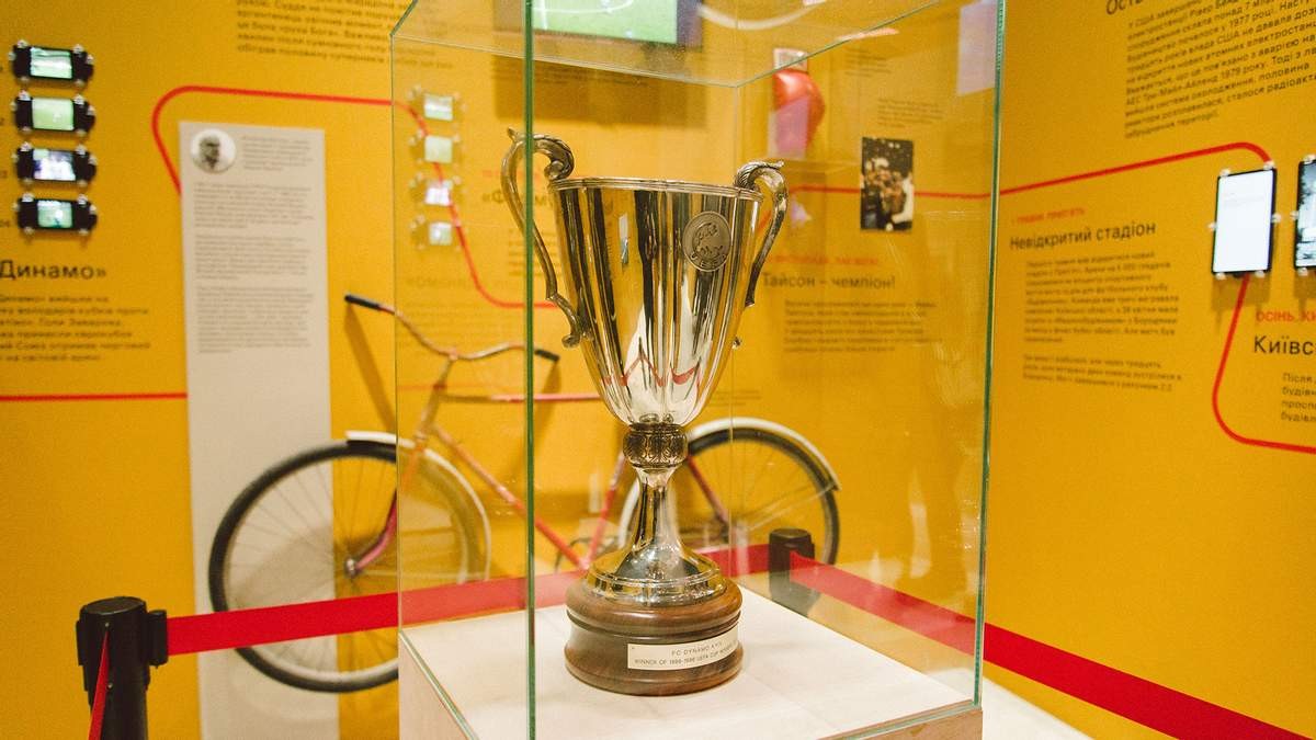 На виставці про Чорнобиль у Києві представили Кубок УЄФА 1986 року