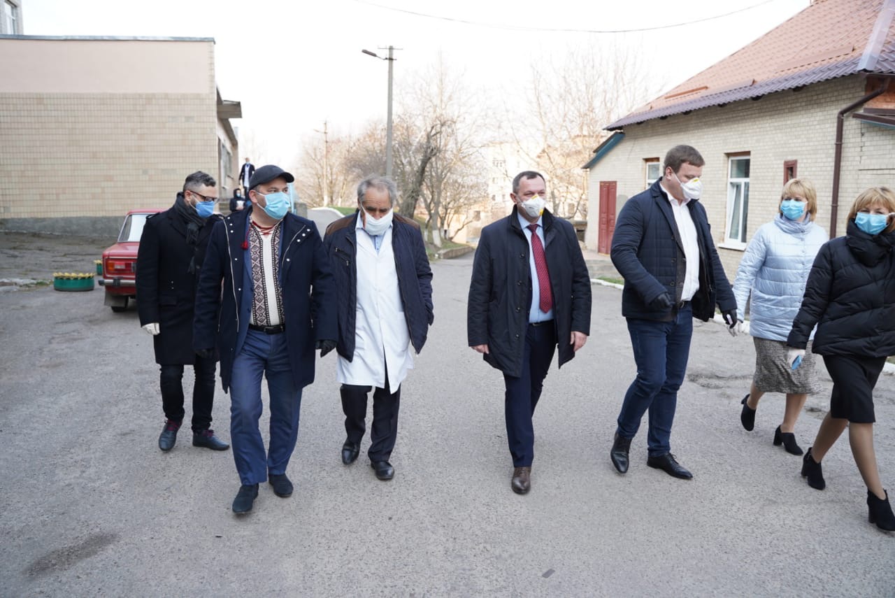 У Тетієві лікарі отримали респіратори високого ступеня захисту (ФОТО)