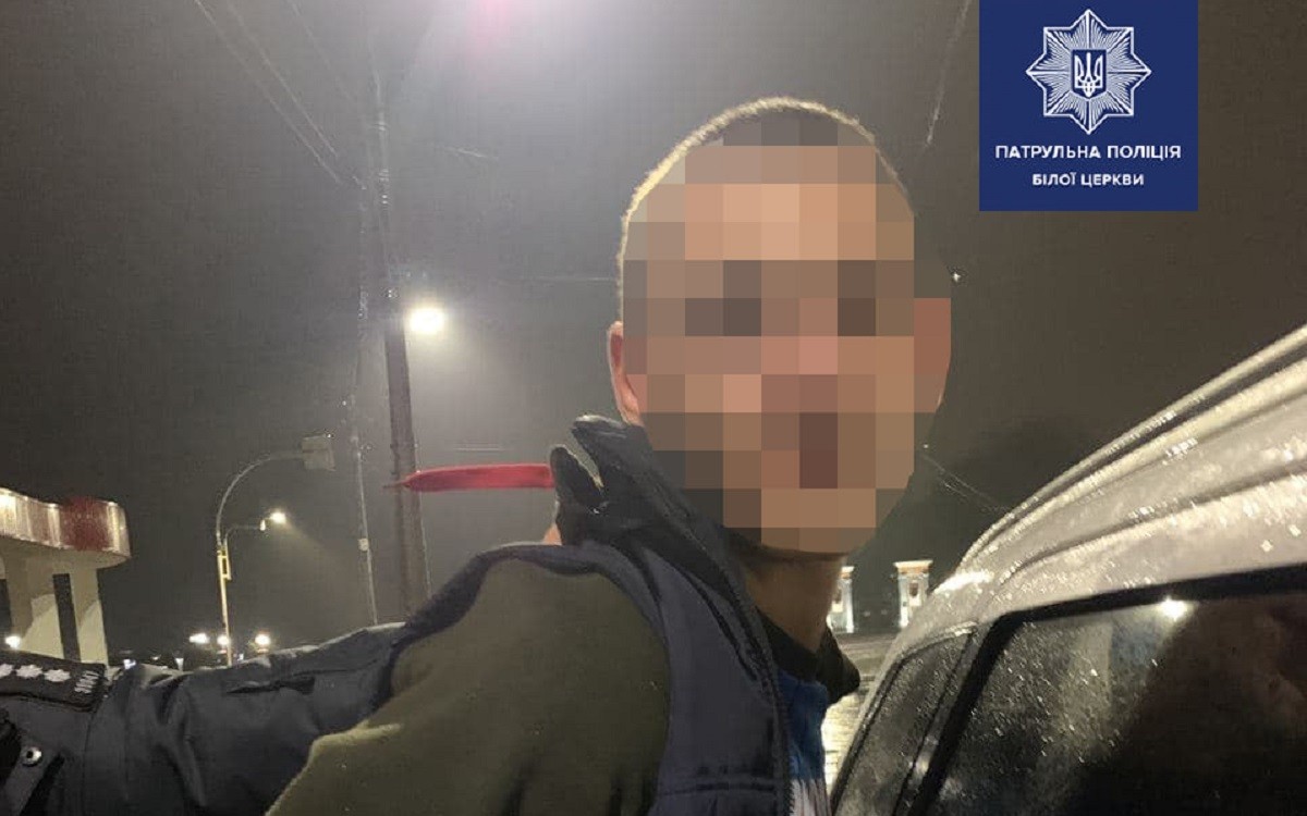У Білій Церкві чоловік в спортивному костюмі пограбував магазин