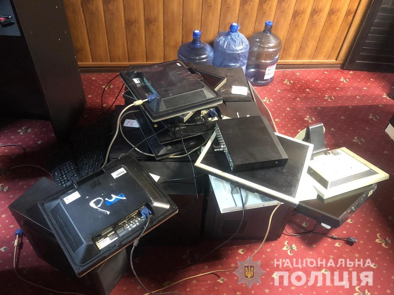 За вихідні поліцейські Київщини "накрили" діяльність п’ятьох підпільних гральних закладів (ФОТО)