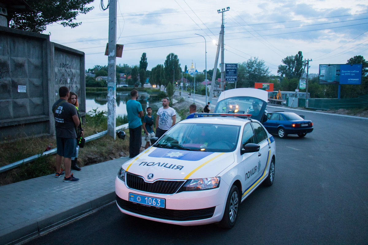 У селі під Києвом автомобіль збив велосипедиста (ФОТО)
