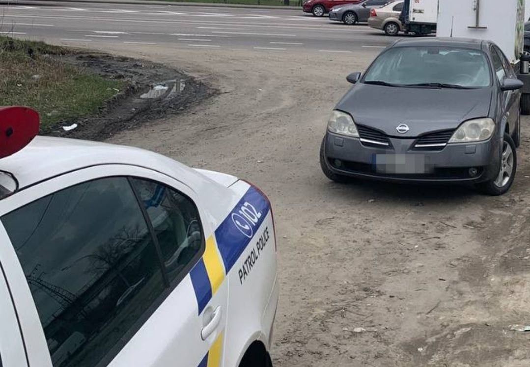 Патрульні Київщини виписали штраф водію "євробляхи"