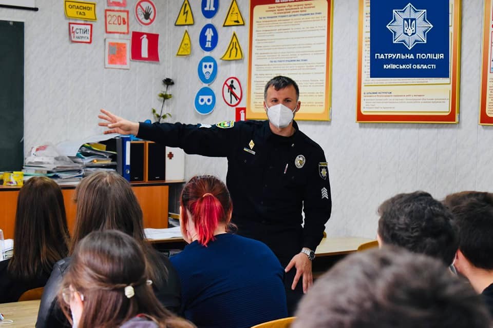 Патрульні провели лекцію студентам училища в Софіївській Борщагівці (ФОТО)