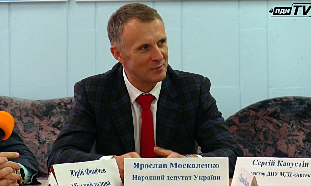 У Славутичі нардеп Москаленко пообіцяв збудувати нове футбольне поле (ВІДЕО)