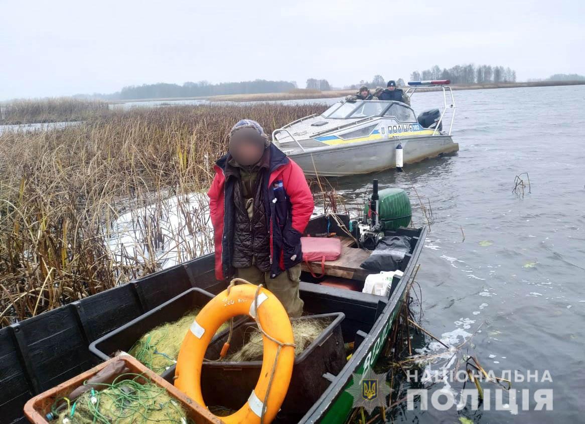 Поліцейські затримали браконьєрів за незаконний вилов риби у зоні ЧАЕС