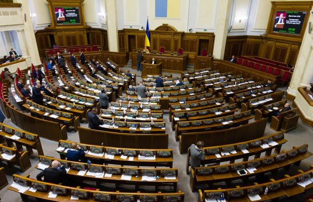 Стали відомі імена депутатів Верховної Ради від Київщини, які прогуляли найбільшу кількість засідань