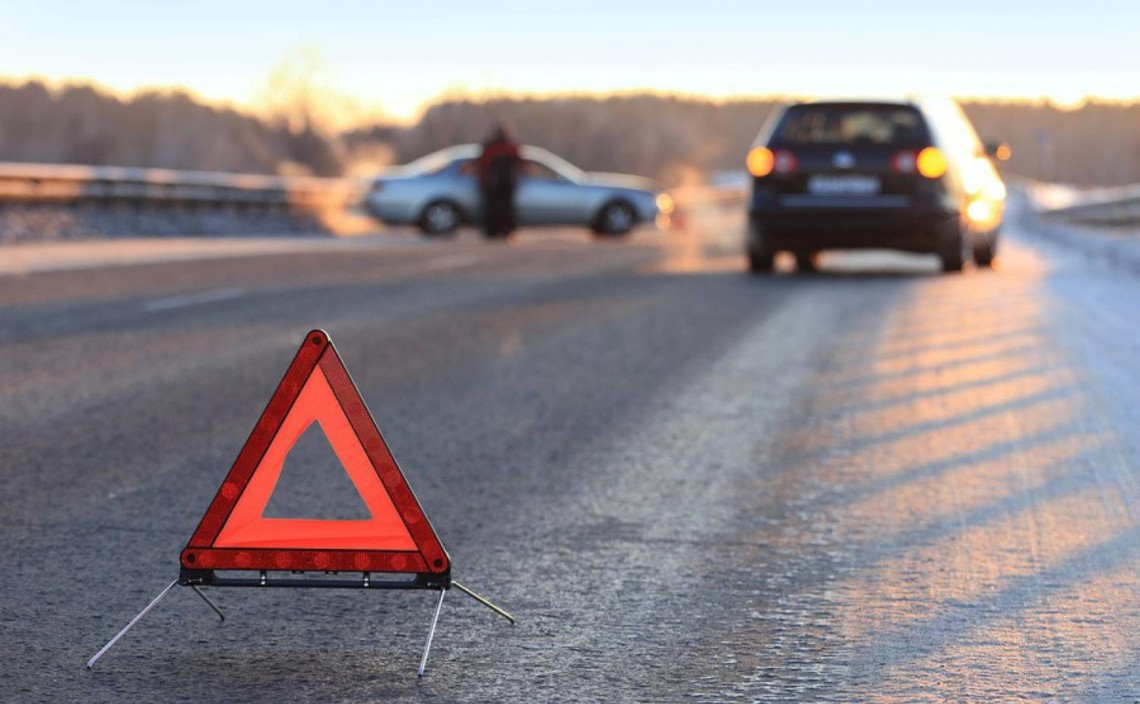 У Бородянці хлопець не впорався з керуванням та врізався в іномарку (ФОТО)