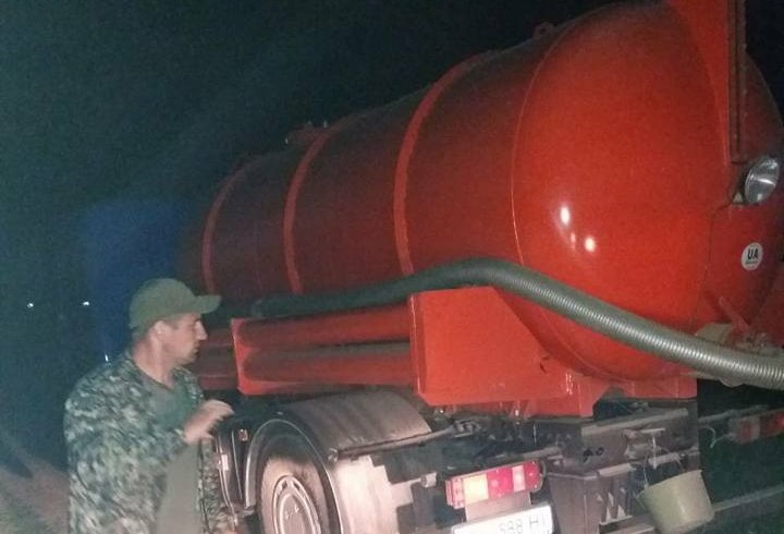 Комунальники з Тарасівки намагалися злити фекалії в сусіднє село (ФОТО)