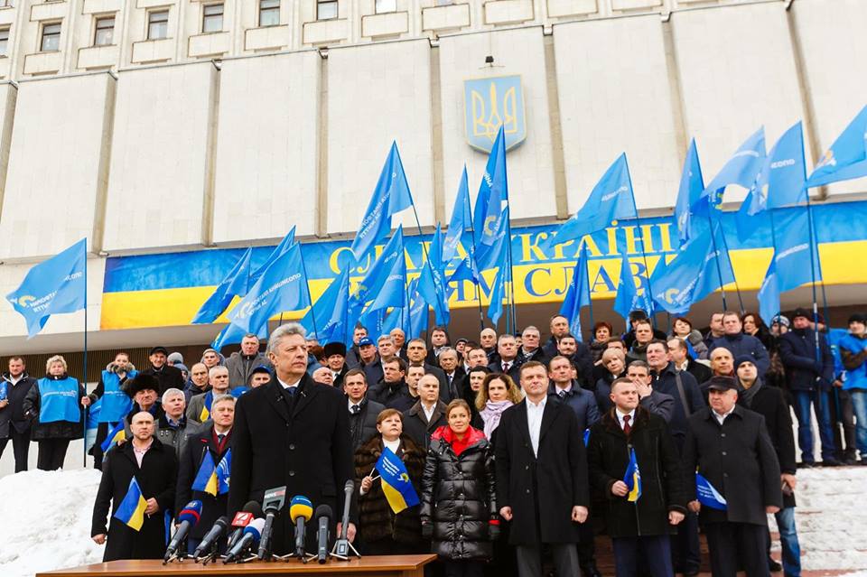 Опозиціонери "окупували" будівлю Київської ОДА (ФОТО)