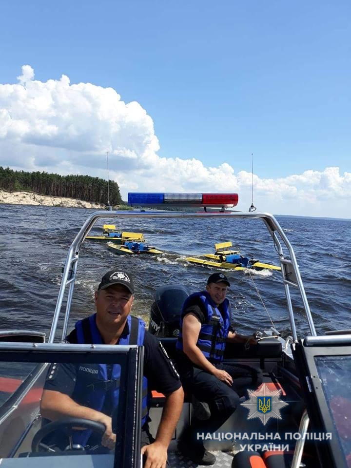 На Київщині водна поліція повернула власнику зниклі катамарани (ФОТО)