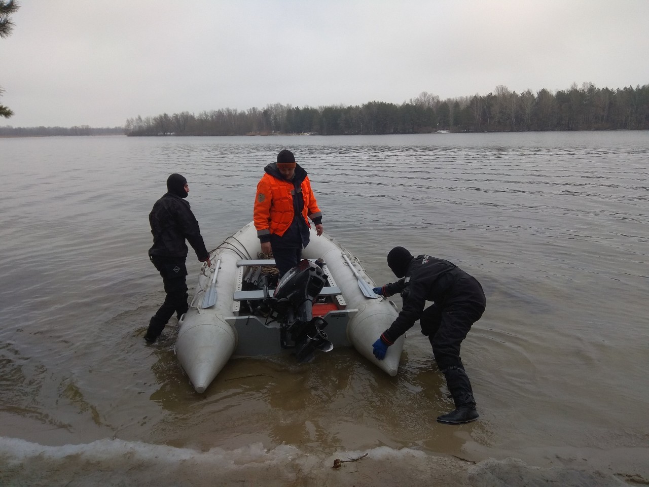 Рятувальники знайшли у Дніпрі тіло одного з трьох зниклих чоловіків поблизу Козина
