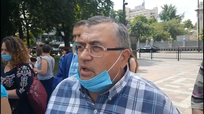 Жителі Гаврилівки провели мітинг проти діяльності птахофабрики під стінами Верховної Ради (ВІДЕО)