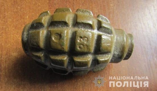 У Вишгородському районі затримали чоловіка з бойовою гранатою (ФОТО)