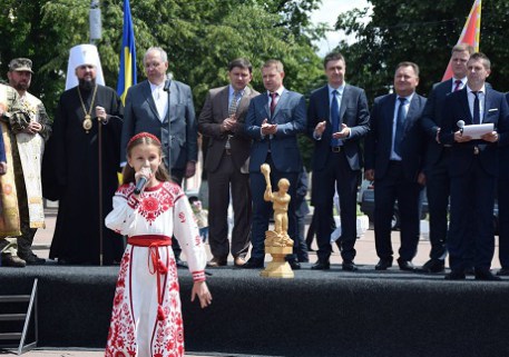 Попи та чиновники Переяслава витіснили дітей зі сцени під час концерту (ФОТО)