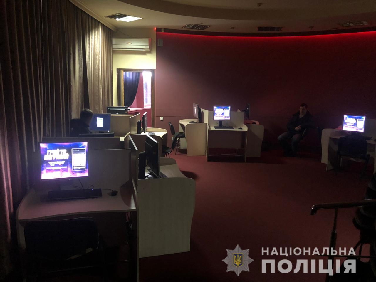 Правоохоронці знайшли організаторів грального бізнесу в Білій Церкві, Таращі та Рокитному (ФОТО, ВІДЕО)