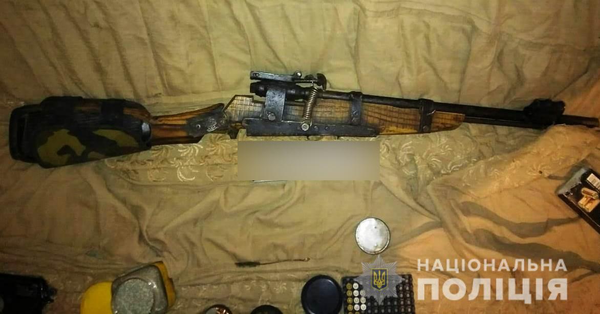 На Богуславщині чоловік збирався обороняти село саморобною зброєю та вибухівкою (ФОТО)