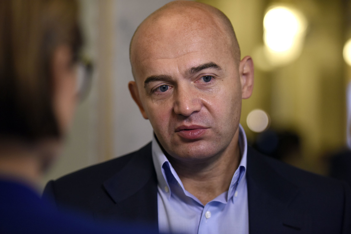 Кононенко, який роздає подарунки на окрузі під Києвом, вважає це законним