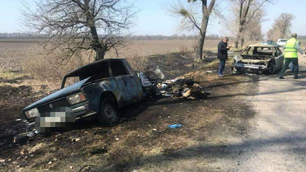 Вкрали 200 тисяч гривень та спалили власне авто: на Київщині пограбували пенсійну машину (ФОТО)