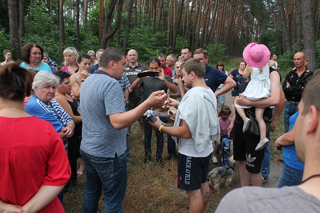 Цирк від "Нових облич": в Ірпені під ширмою водогону забудують черговий парк (ФОТО)