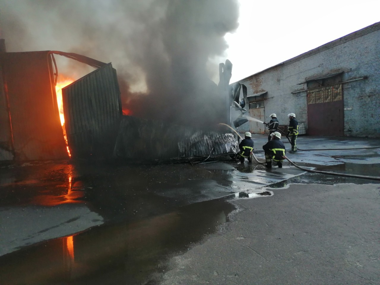 У Петропавлівській Борщагівці горіли склади секонд-хенду
