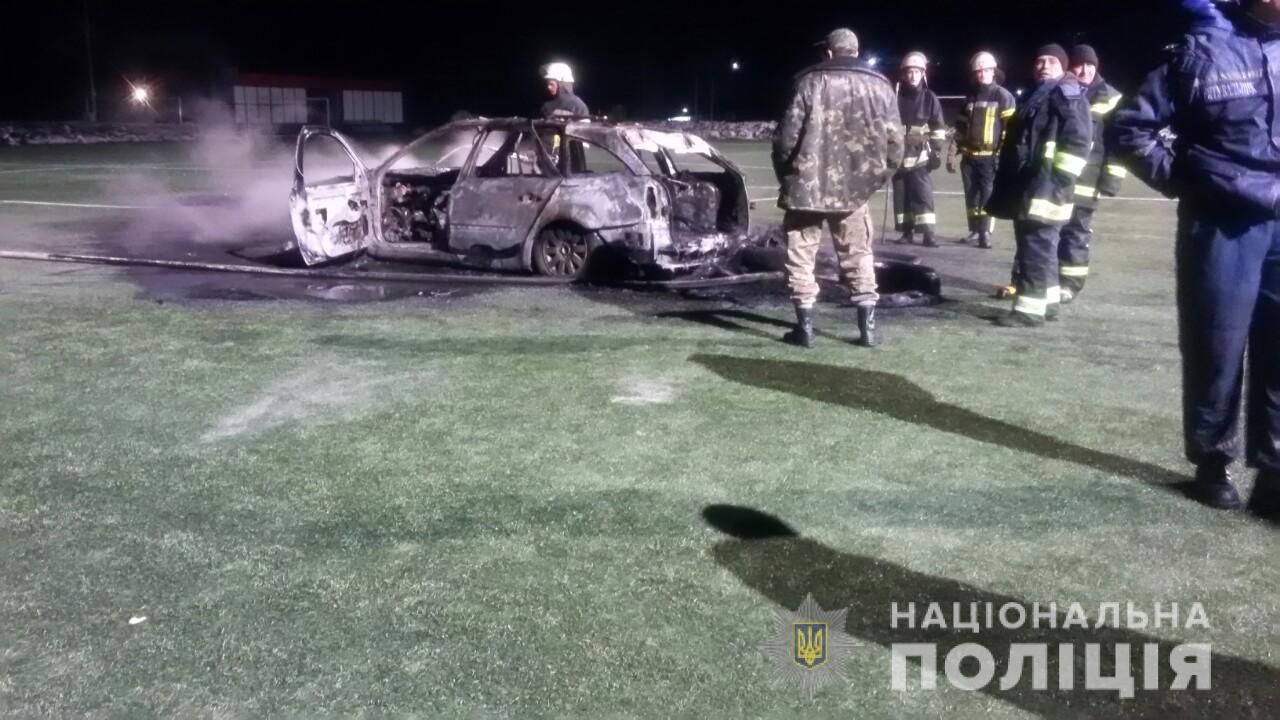 На Бориспільщині невідомі підпалили авто на футбольному полі