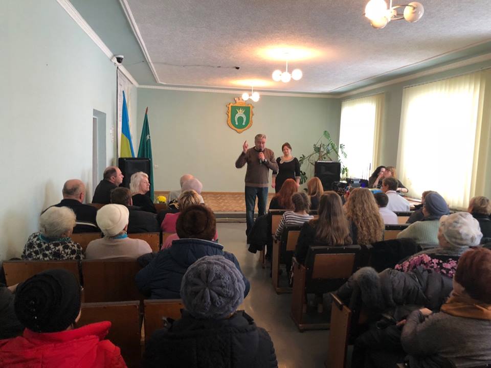 Нардеп Гудзенко в Узині роздавав гроші (ФОТО)