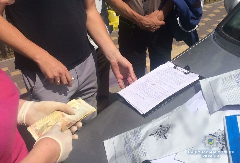 Під Києвом затримали чиновника, який торгував білбордами вздовж столичної кільцевої (ФОТО)