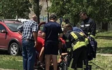 На Обухівщині хлопець невдало увігнав в ногу ручку від гальма (ФОТО)